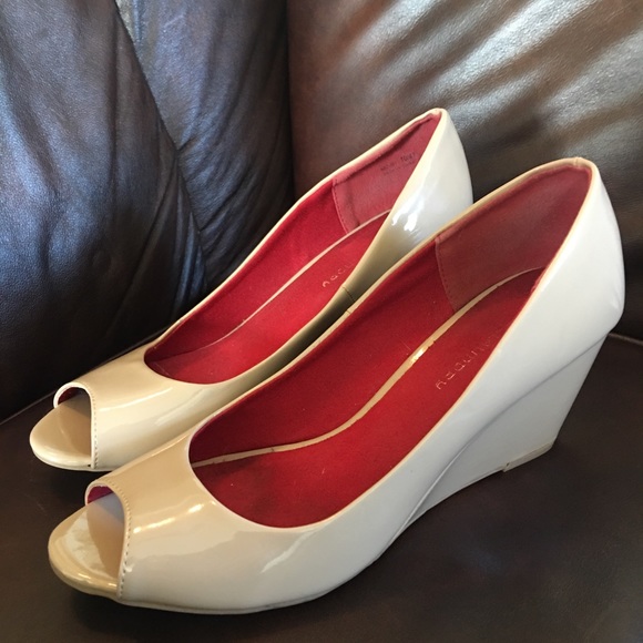 Nude Wedges - Picture 2 of 5